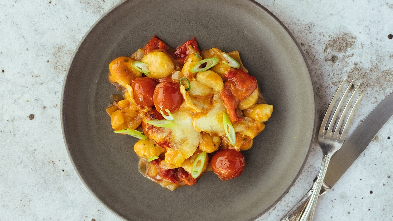 Stoofpotje met gnocchi, tomaat en gepofte paprika – - Recept 